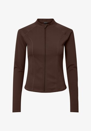 Smeđa jakna na patentni zatvarač s dugim rukavima, visokim ovratnikom i prilagođenim krojem. Glatka tekstura s diskretnim detaljima šavova duž šavova.
