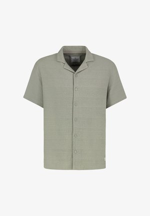 Kurzärmliges, hellgraues, strukturiertes Hemd mit Knöpfen, mit einem Reverskragen und sechs Knöpfen entlang der Vorderseite.