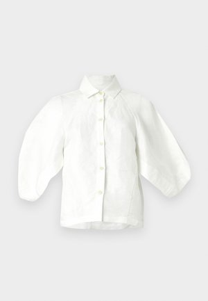 Biała lniana koszula z kołnierzowym dekoltem, guzikiem z przodu i luźnymi, bufiastymi rękawami. Gładka faktura z luźnym krojem.