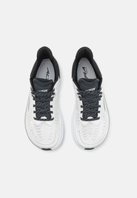 Altra TORIN 7 - Hardloopschoenen voor op de weg - white/black