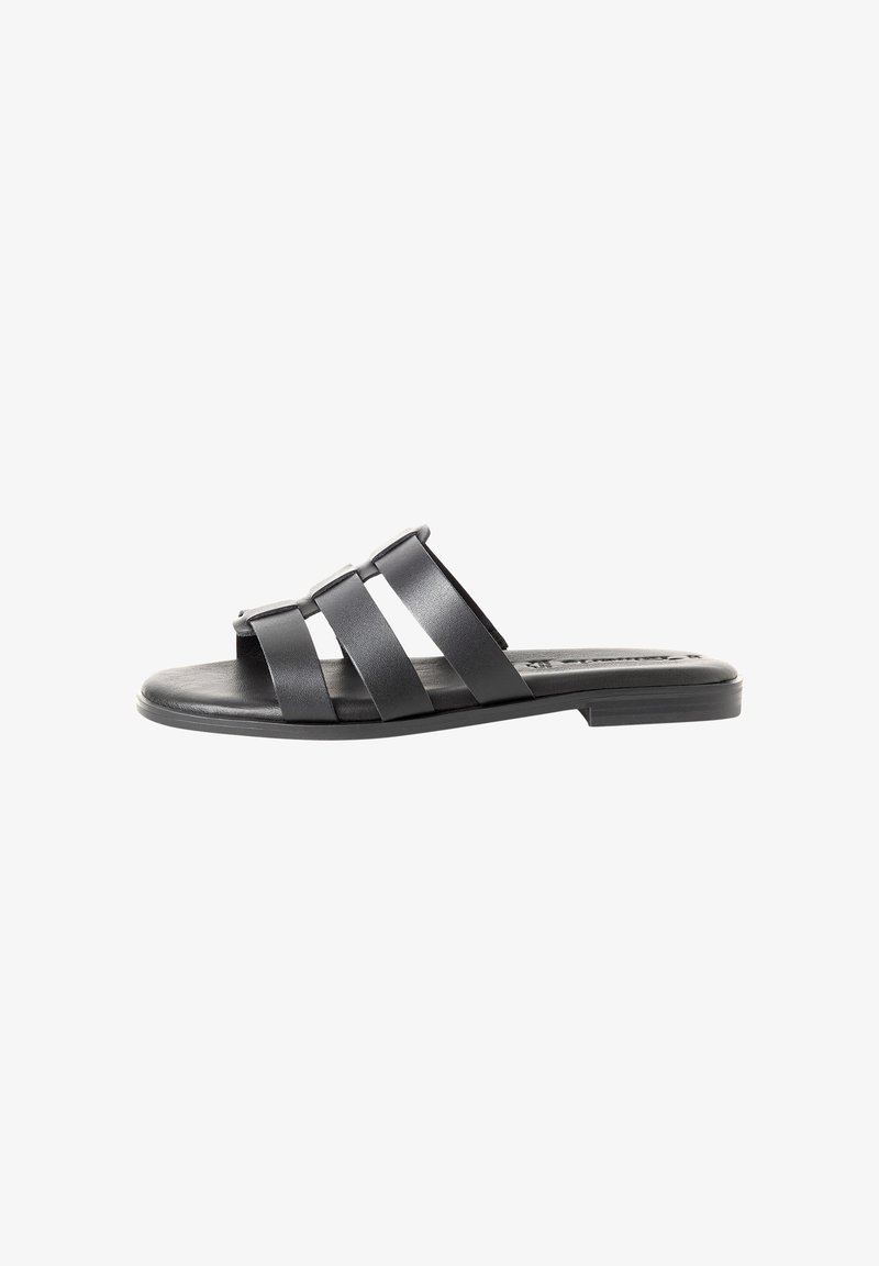 Sandale plate noire à enfiler avec trois brides horizontales et bout ouvert, vue de profil sur fond blanc.