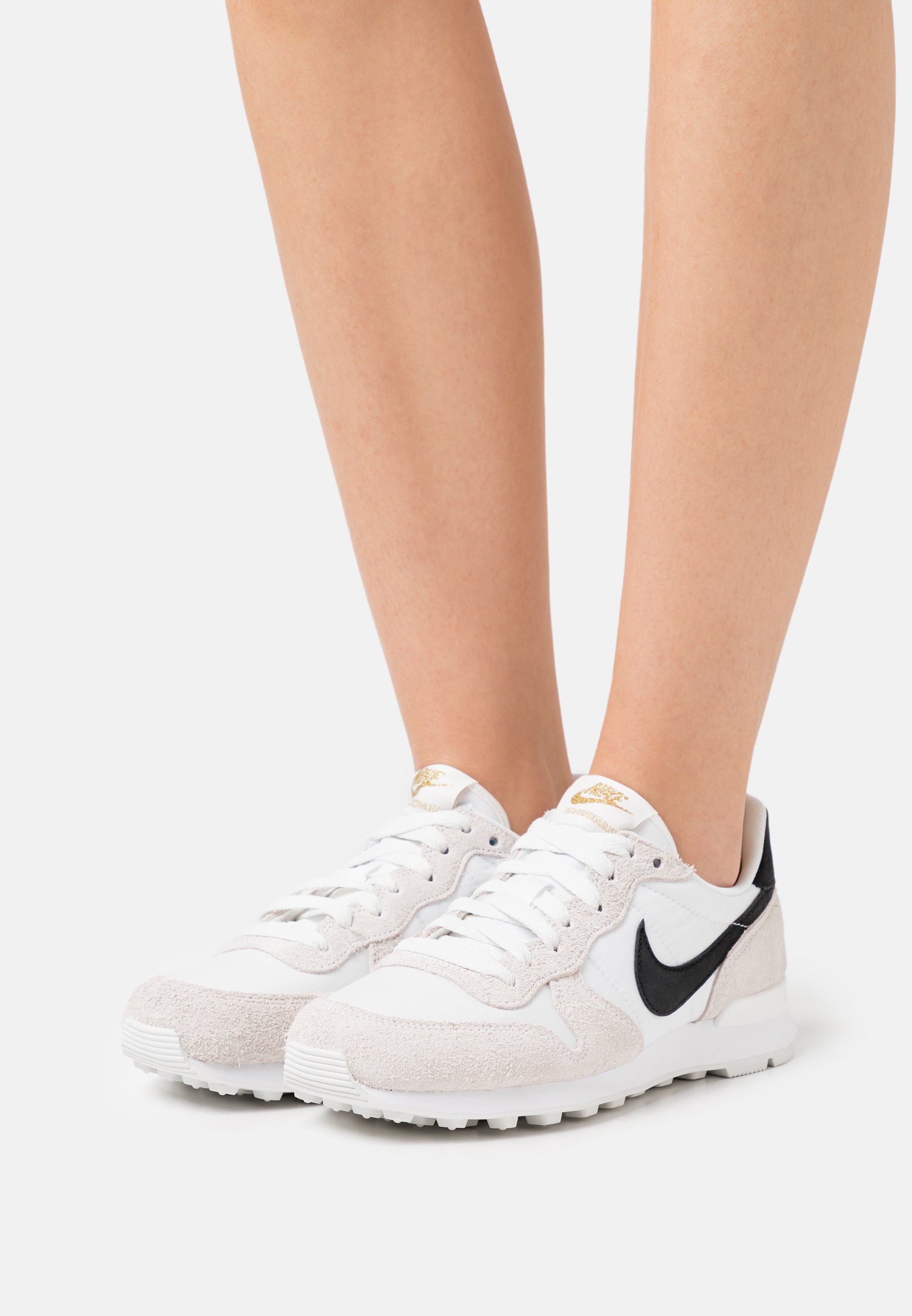 september Meedogenloos Betasten Nike Sportswear NIKE INTERNATIONALIST DAMENSCHUH - Trainers - summit white/black/metallic  gold/white/white - Zalando.co.uk