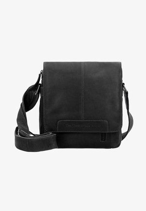 Borsa messenger in pelle nera con chiusura a pattina, tracolla regolabile, finitura testurizzata e logo impresso sul davanti.