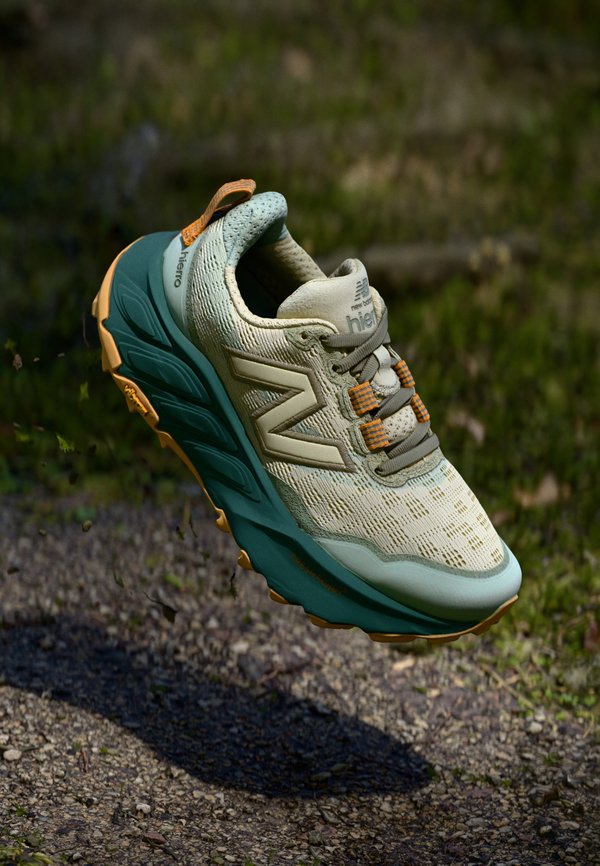 FRESH FOAM X HIERRO V9 - Trail running shoes - calcium