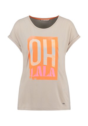 T-shirt beige a maniche corte con grafica audace in arancione e rosa "OH LALA" sul davanti. Materiale morbido e leggero con una vestibilità rilassata.