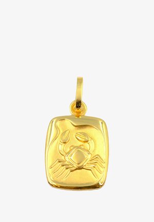 Ciondolo a forma di granchio d'oro con forma quadrata, caratterizzato da un design di granchio in rilievo e un accento a forma di diamante al centro. Superficie liscia e lucida.