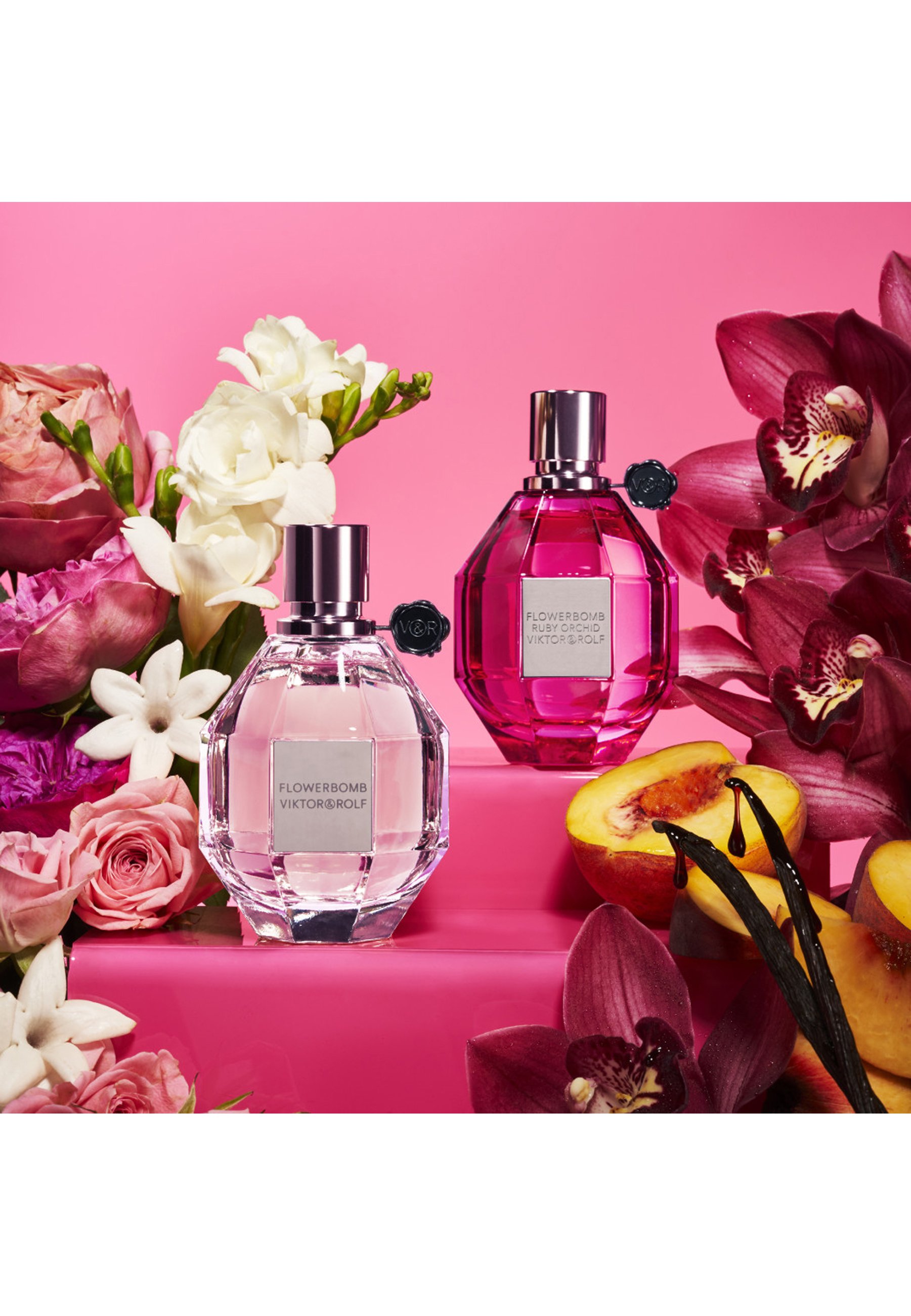値下げ！FLOWERBOMB VIKTOR &ROLF キャンドル付き❣️ Viktor & Rolf Flowerbomb Eau De Parfum 100ml Candle Gift Set
