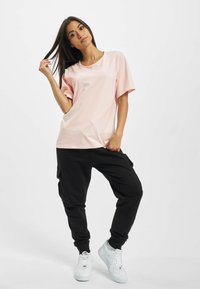 DEF FAITH - T-shirts - rose