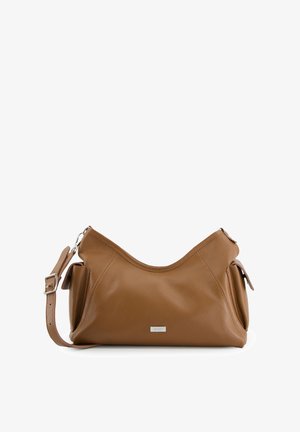 Brun skuldertaske i læder med en buet silhuet, blød tekstur, justerbar rem og sidelommer. Har et sølvfarvet logo.