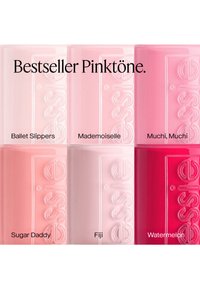 Six flacons de vernis à ongles Essie dans différentes nuances de rose nommés Ballet Slippers, Mademoiselle, Muchi Muchi, Sugar Daddy, Fiji et Watermelon.