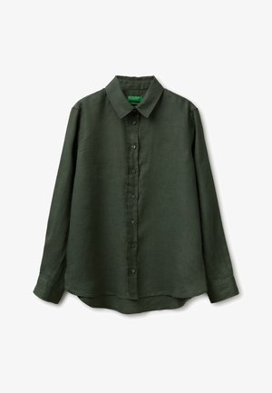 Camisa de manga larga de color verde oscuro con botones y cuello, hecha de tela texturizada, exhibida plana sobre fondo blanco.