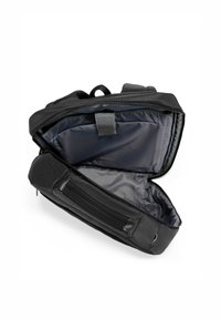 Sac à dos noir avec un extérieur texturé, une poignée de transport en haut et une doublure intérieure grise. S'ouvre largement avec une fermeture éclair et plusieurs compartiments.