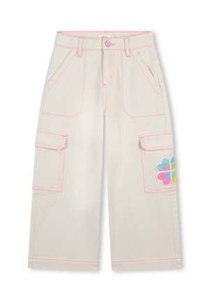 Pantaloni cargo di un beige chiaro con cuciture rosa brillante. Presentano grandi tasche e un logo multicolore sulla coscia sinistra. Design casual.