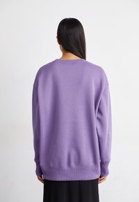 Nike Sportswear CREW - Felpa - daybreak/(black)