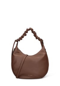 Borsa a mano in pelle marrone con silhouette morbida, tracolla arricciata, chiusura superiore con zip e discreto logo laterale.
