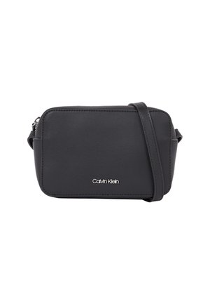 Calvin Klein MUST CAMERA BAG - Plecu soma - black