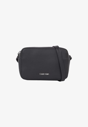 Calvin Klein MUST CAMERA BAG - Torba preko tijela - black