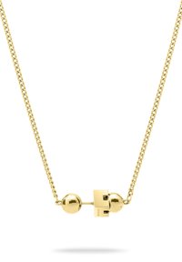 Guldkæde med kædedesign, der har runde perler og en geometrisk lås. Glat tekstur med en blank finish.