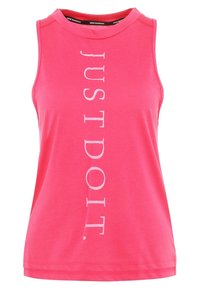 Ärmlös rosa sportlinne gjord av mjukt tyg med vertikal vit text "JUST DO IT." Rund halsringning och avslappnad passform.