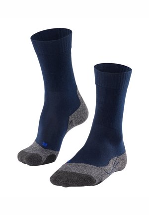 Calzini da ginnastica blu navy con punta, tallone e suola imbottiti in grigio, dotati di polsini a coste e etichettatura per piede sinistro e destro.