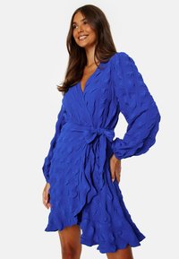 Bubbleroom STRUCTURED L/S FLOUNCE WRAP DRESS - Vestito casual - dark blue