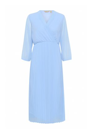 Robe bleu clair avec un décolleté en V, des manches trois quarts et une jupe plissée. Fabriquée dans un matériau doux et léger.