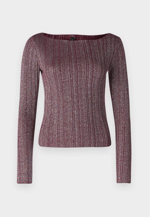 Μπορντό μακρυμάνικο ριγέ μπλουζάκι με φαρδύ λαιμό, φτιαγμένο από υφαντό ύφασμα με υφή που περιέχει μεταλλικές ίνες σε όλη την επιφάνεια.