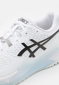 ASICS GEL-RESOLUTION 9 - Tennissko til multicourt - white/black