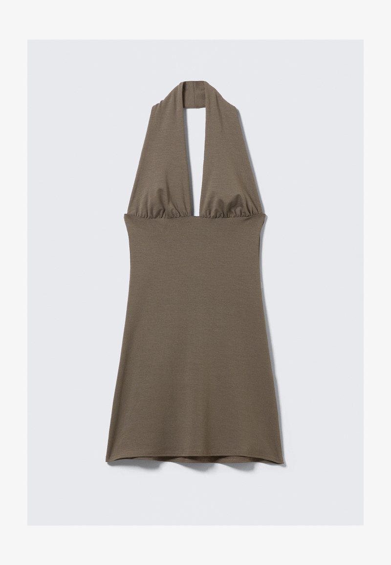 Robe à dos nu vert olive, en tissu lisse. Corsage ajusté avec des détails froncés au niveau de l'encolure et ourlet évasé.