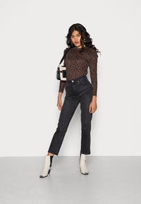 JDY JDYTONSY PUFF SLEEVE - Camisola - brown