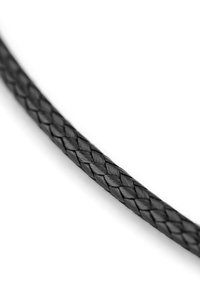 Schwarzes geflochtenes Band mit glatter Textur, das ein integriertes Design und eine gleichmäßige Form über seine gesamte Länge aufweist.