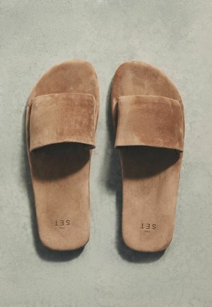 THE SET, REGULAR FIT - SLIP ON MULE CASUAL SANDALS . - Natikače - camel suede