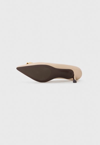 Escarpins Coccinelle Pointus En Cuir Marron Noisette - Taille 38 - Occasion Bon état