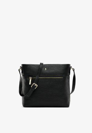 Czarna skórzana torebka na ramię o fakturze skóry naturalnej, z zamykaną na zamek kieszenią z przodu i regulowanym paskiem. Posiada elegancki, minimalistyczny design.