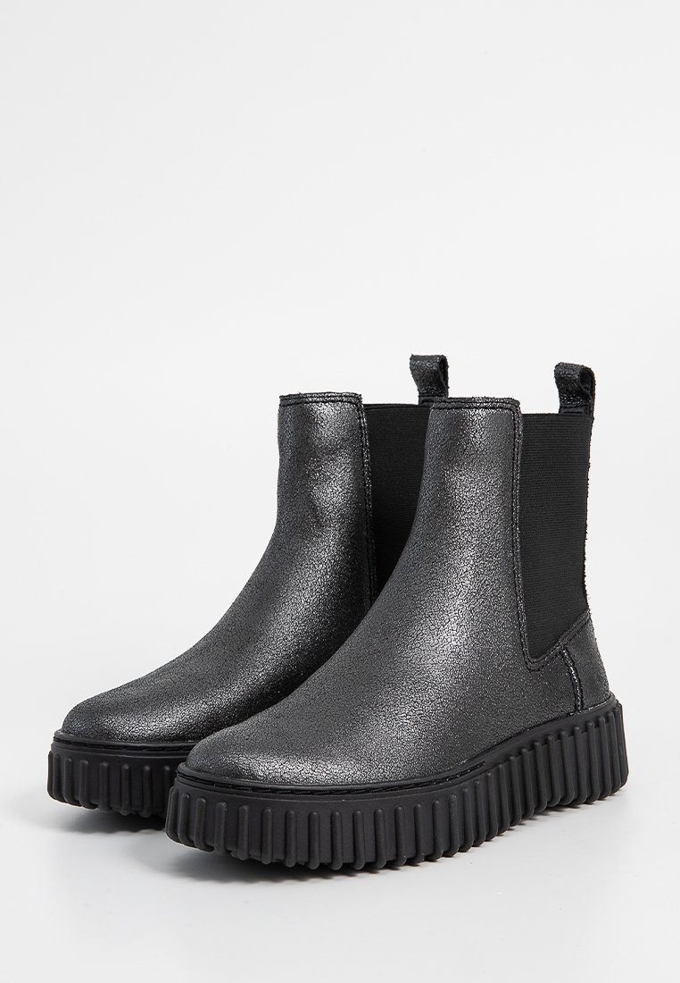 Schwarze Glitzer-Chelsea-Stiefel mit einem eleganten Design, elastischen Seitenpanels und strukturierten Gummisohlen mit einem gerippten Muster.