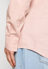 HUGO KOEY - Camicia elegante - pastel pink