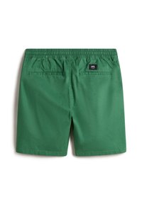 Shorts verts à taille élastique avec deux poches passepoilées à l'arrière et un petit patch logo Vans noir au-dessus de la poche droite.