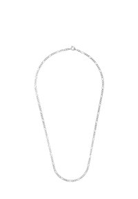 Collar de cadena de plata con eslabones alargados, textura suave y un cierre seguro, diseñado en un estilo simple y minimalista.