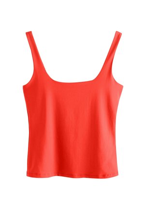 Top sin mangas de color rojo con escote cuadrado, textura suave y silueta ajustada. Sin patrones ni adornos visibles.