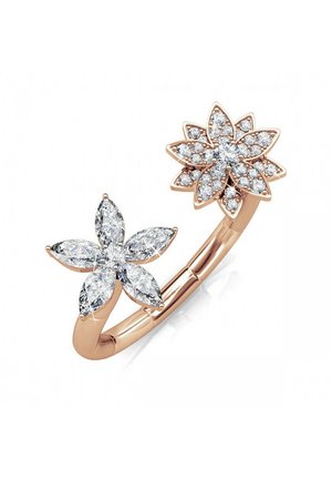 Roségoldring mit zwei Blumendesigns, einer mit baguetteförmigen Diamanten und der andere mit einem Cluster von runden Diamanten. Glatte Oberfläche.