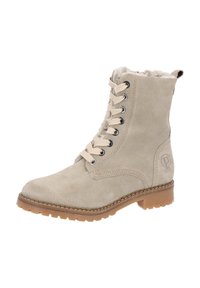 Bottine en suède beige avec bout rond, design à lacets, doublure en peluche douce, logo prominent sur le côté et semelle en caoutchouc texturée.