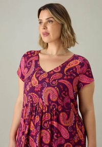 Live Unlimited London PLUM PAISLEY TIERED  - Vardagsklänning - purple