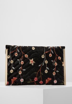 Zwarte rechthoekige clutch met bloemenborduursel in wit, roze en oranje, met goudkleurige metalen randen.