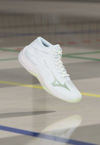 Selected, white/aqua gray/ambrosia