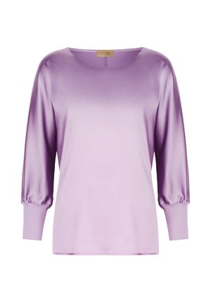 Lila satijnen blouse met lange ballonmouwen en aangesloten manchetten, ronde halslijn en een gladde, glanzende textuur.