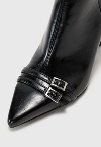 Tamaris Bottines compensées - black