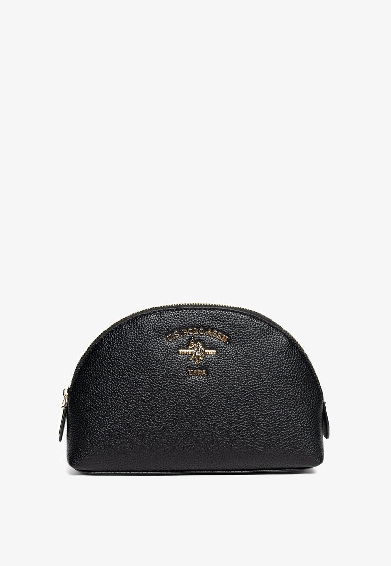Sort kosmetiktaske i læder med rund form, tekstureret overflade, gulddetaljer og præget logo på forsiden. Lynlås i siden.