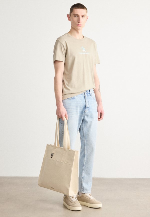 SHADOW LOGO TEE - Print T-shirt - aluminum4