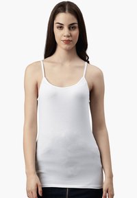 Weißes Baumwoll-Tanktop mit dünnen verstellbaren Trägern, einem runden Ausschnitt und einer figurnahen Form, das über eine glatte, schlichte Textur ohne Muster verfügt.