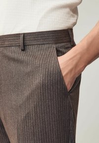 Next STRIPE - REGULAR FIT - Chino - brown
